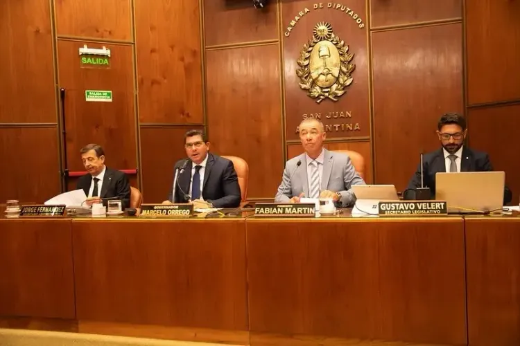 Illustrative image for the news: Orrego Projects a “Second Mining Revolution” in San Juan and Focuses on Vicuña, Hualilán, and Trust-Funded Infrastructure | Panorama Minero