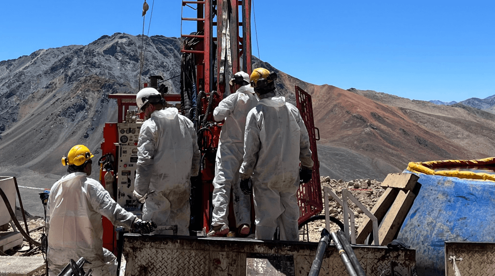 Proyecto Piuquenes: Pampa Metals delinea mineralización de pórfido de cobre-oro de alta ley en su programa inaugural de perforación