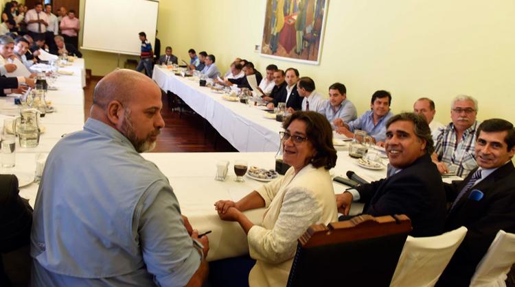 Lucía Corpacci recibió a intendentes por regalías mineras