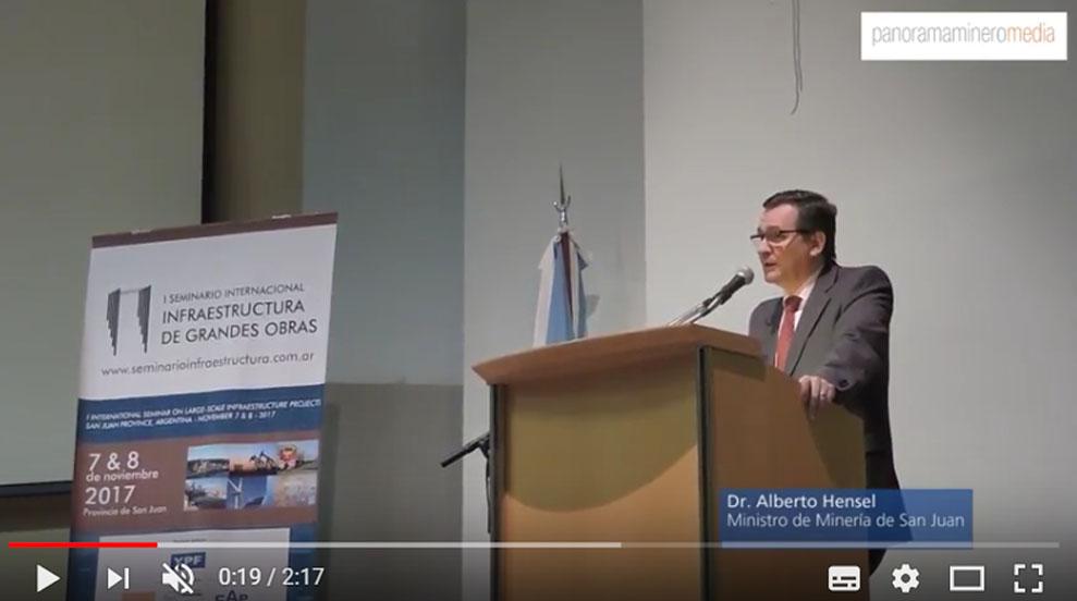 VIDEO / Importante anuncio del ministro Alberto Hensel en el seminario de infraestructura