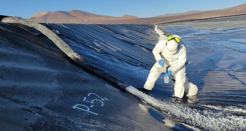 Ganfeng Lithium cierra el 2022 con importante hito: arrancó el llenado de la primera pileta de evaporación en Mariana