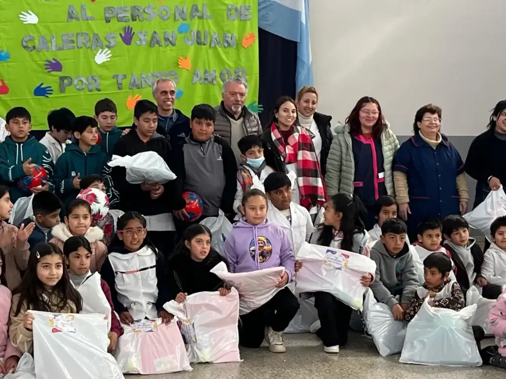 Imagen ilustrativa para la noticia: Caleras San Juan renovó su acompañamiento a escuelas del departamento Sarmiento