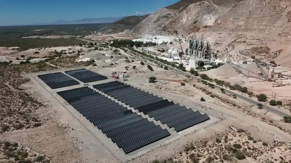 Imagen ilustrativa para la noticia: Caleras San Juan aumenta capacidad de parque fotovoltaico | Panorama Minero