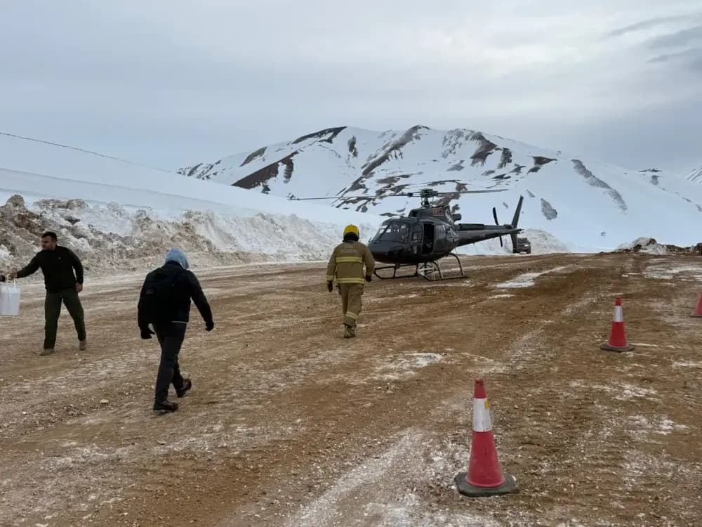 Illustrative image for the news: Veladero Implements Preventive Air Transfers Amid Severe Weather Conditions | Panorama Minero