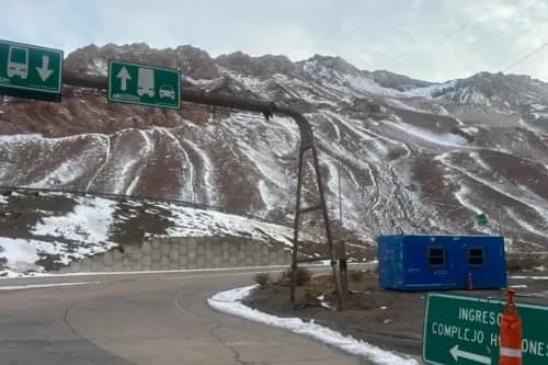 Illustrative image for the news: Four Consortia Compete for Mendoza's Route 7 as Mining Projects Continue Assessing the Corridor as a Logistics Alternative | Panorama Minero