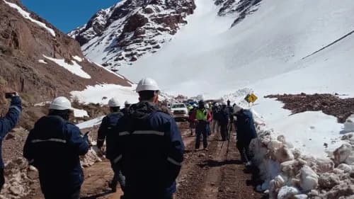 Imagen ilustrativa para la noticia: Avanzan los trabajos de reconstrucción en el camino de acceso a Los Azules luego de la gran nevada