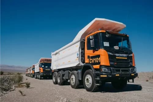 Imagen ilustrativa para la noticia: Vicuña incorpora los primeros camiones Scania de una flota de 28 unidades para sus obras tempranas | Panorama Minero