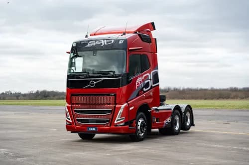 Illustrative image for the news: Volvo Trucks Argentina Presents the FH 30-Year Edition: Exclusivity and Technology in a Transport Icon | Panorama Minero