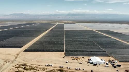 Imagen ilustrativa para la noticia: Así es El Quemado, el parque solar más grande de la Argentina que ya opera a plena capacidad en Mendoza | Panorama Minero