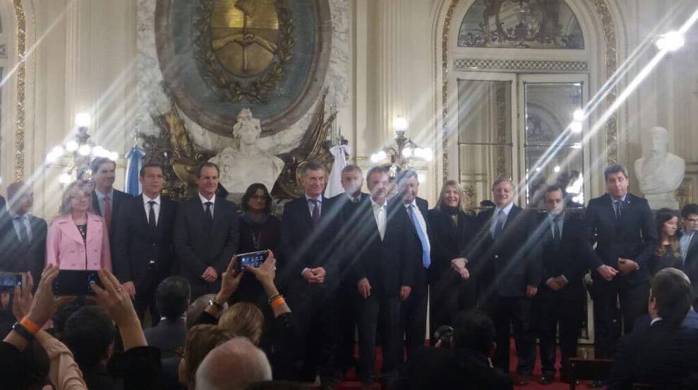 El Presidente Macri y los gobernadores sellaron el Acuerdo Federal Minero