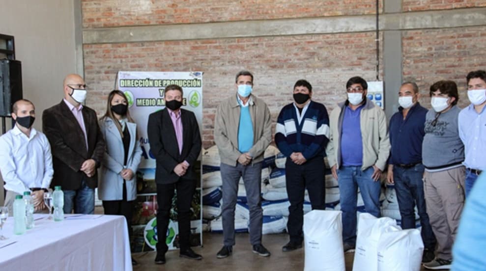 Productores jachalleros reciben fertilizantes y donan cultivos a sectores carenciados