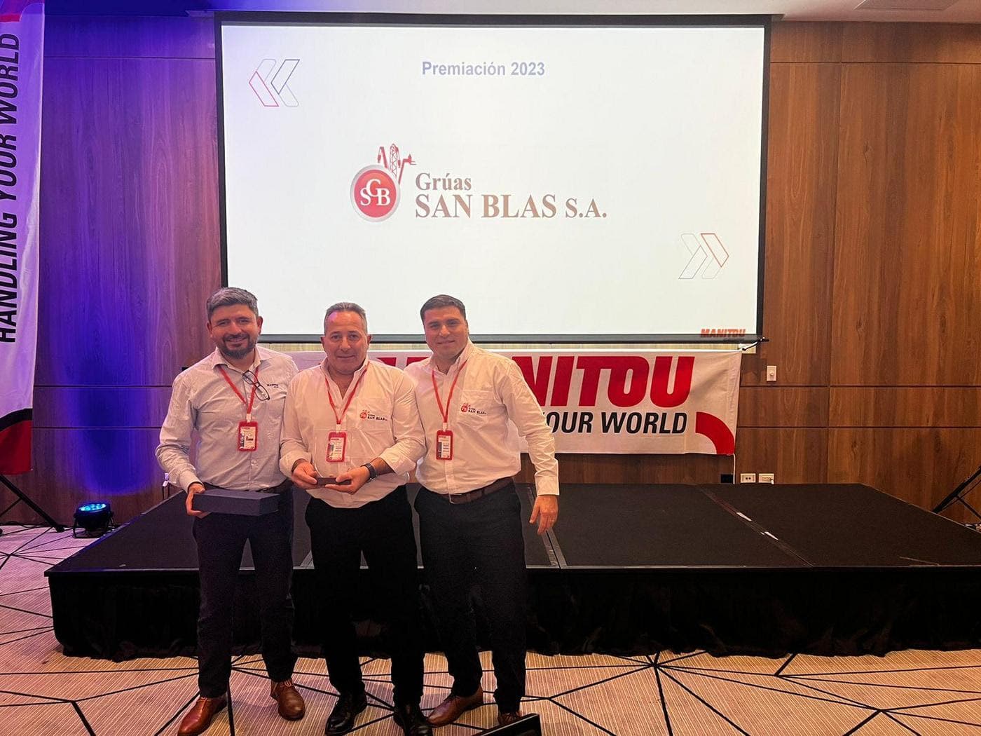 Grúas San Blas, distinguido por Manitou Group